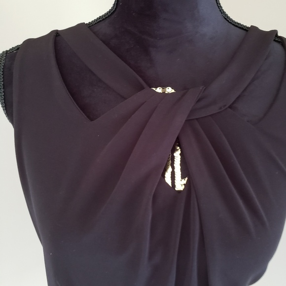 Sleeveless black blouse - Picture 3 of 4